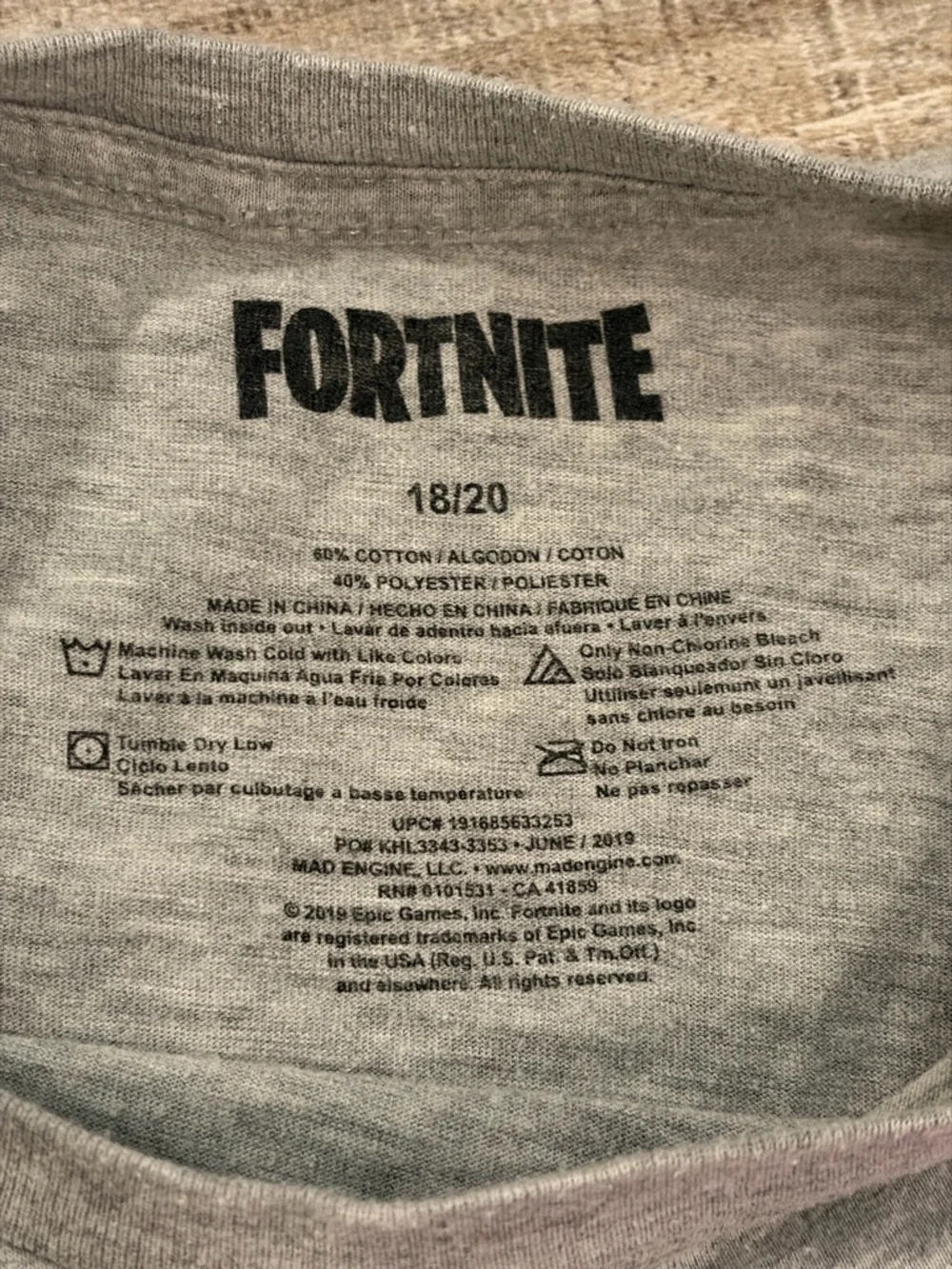 Fortnite Loot Llama Pop Art Graphic Tee Youth 18/20 - Picture 4 of 4